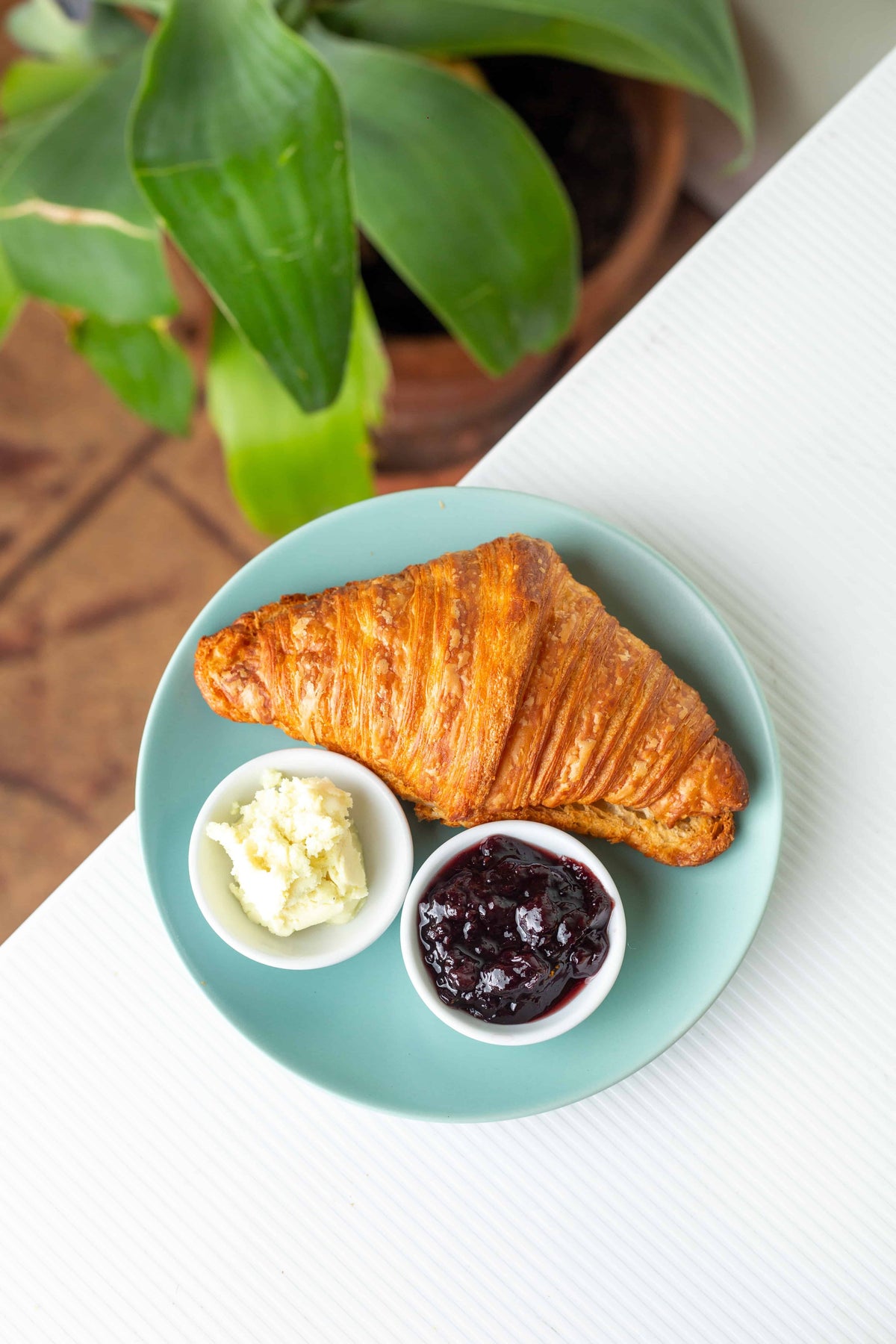 PLAIN CROISSANT